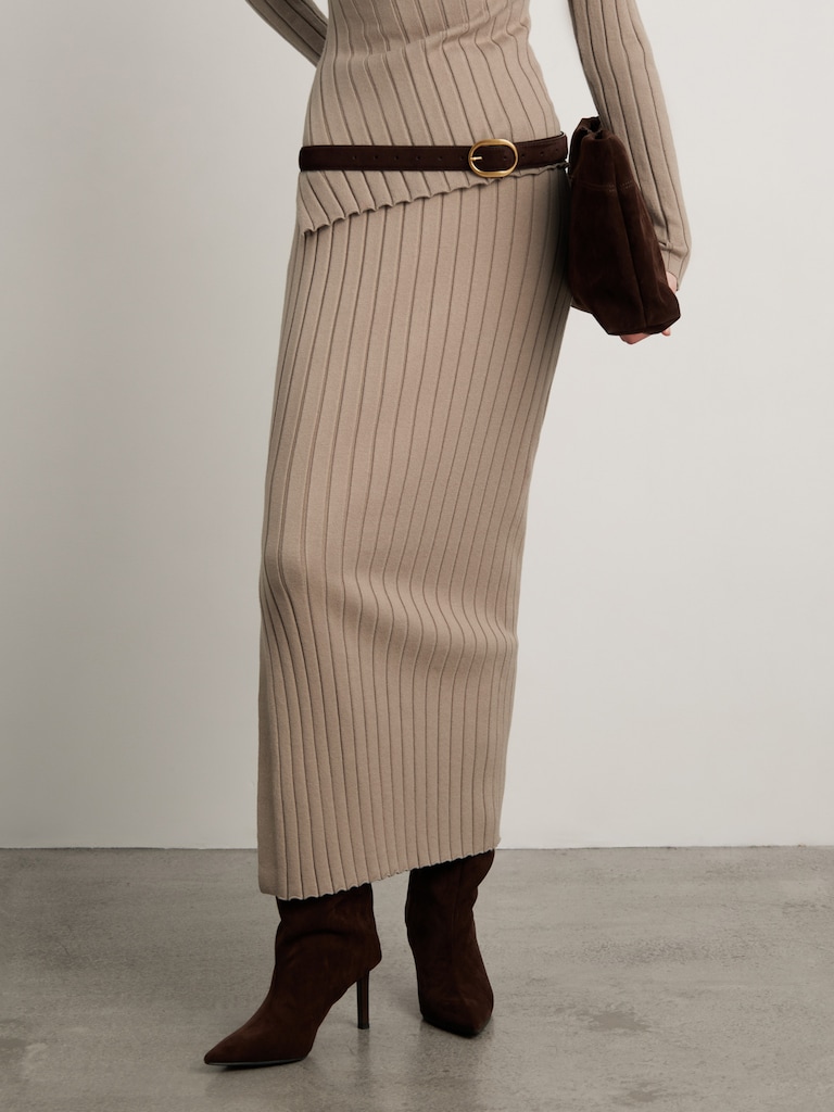 Straight maxi skirt with a side slit