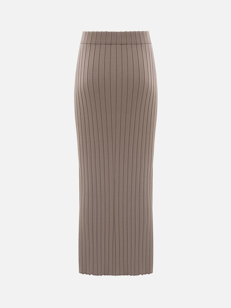 Straight maxi skirt with a side slit