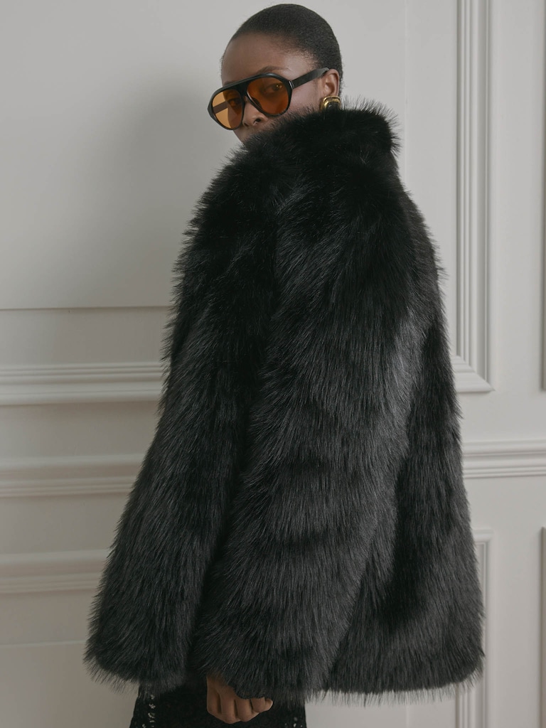 Экошуба свободного кроя с воротником-стойкой