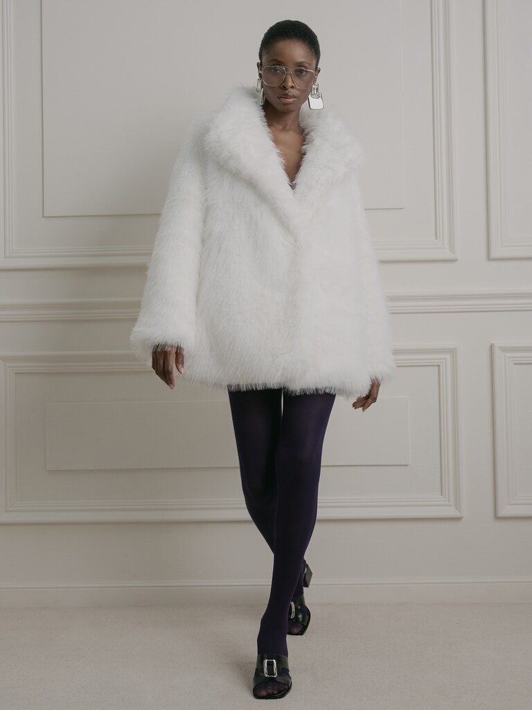 Экошуба свободного кроя с воротником-стойкой