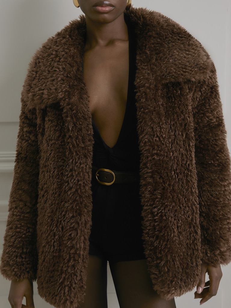 Короткая экошуба с плотным ворсом