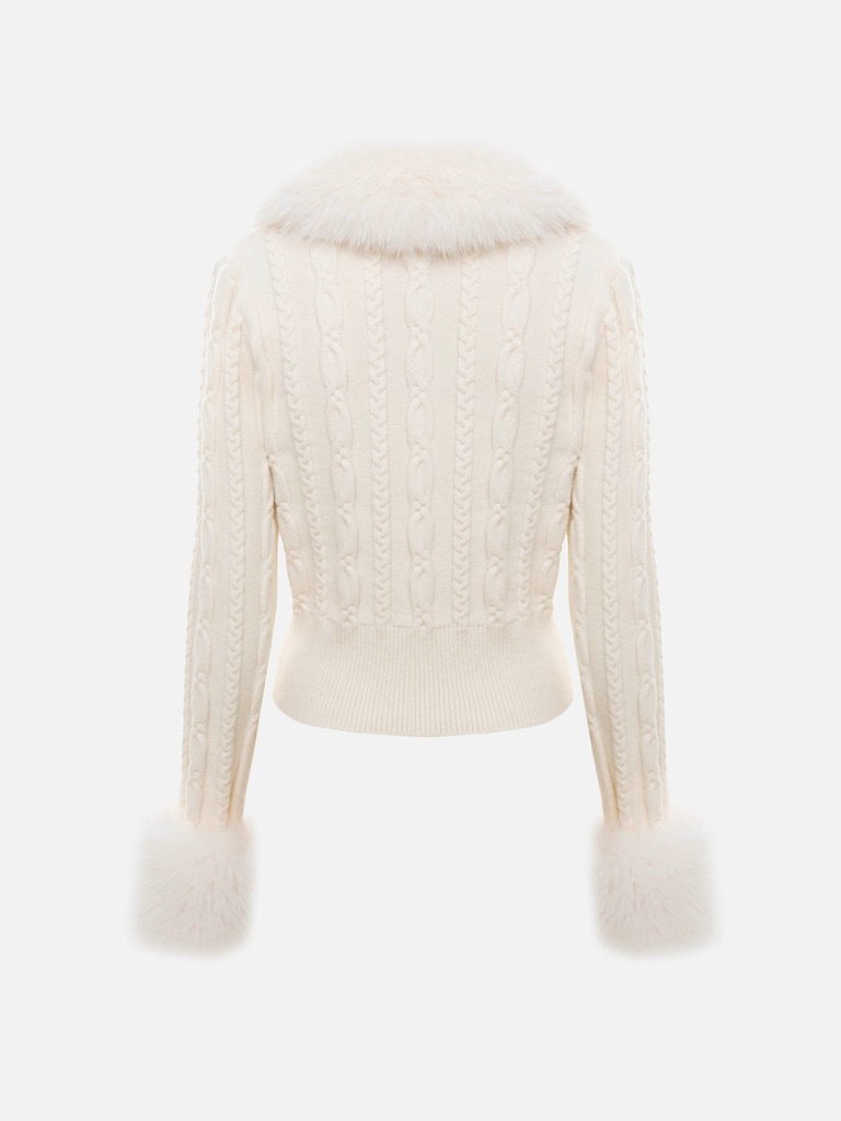 Кардиган вязки косами с декором из экомеха