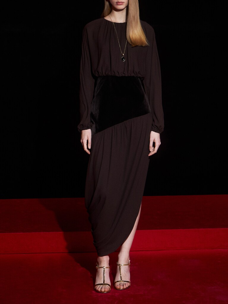 Maxi dress in lightweight fabric with velvet insert at the waist