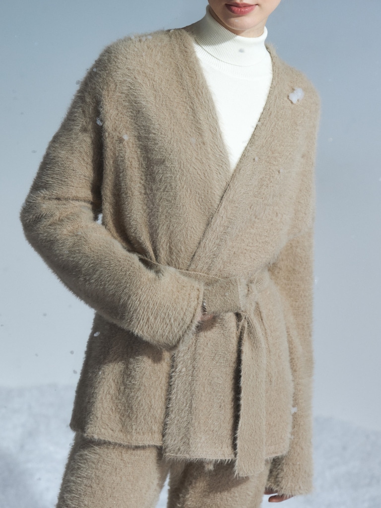 Кардиган на запах с поясом из пушистого трикотажа