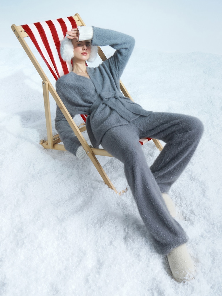 Кардиган на запах с поясом из пушистого трикотажа