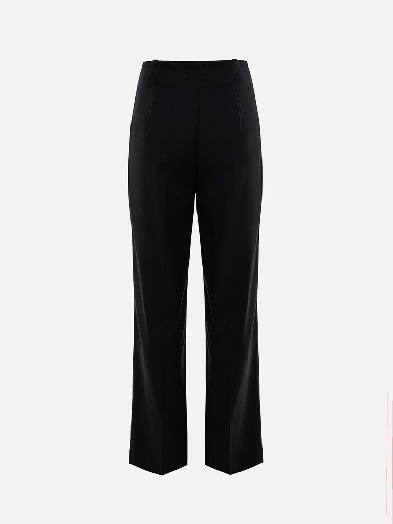 Loose suiting trousers with creases