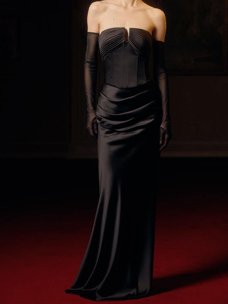 تنورة ماكسي من الساتان مع أرداف منسدلة