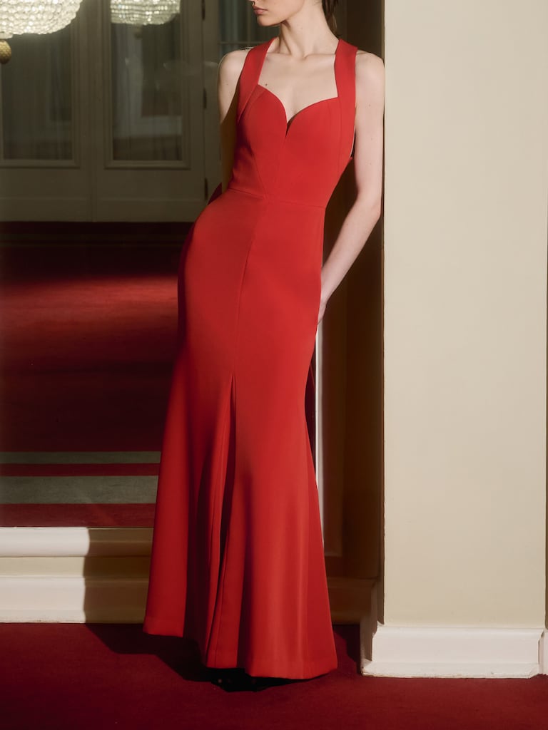 Tailliertes Maxikleid mit breiten Trägern