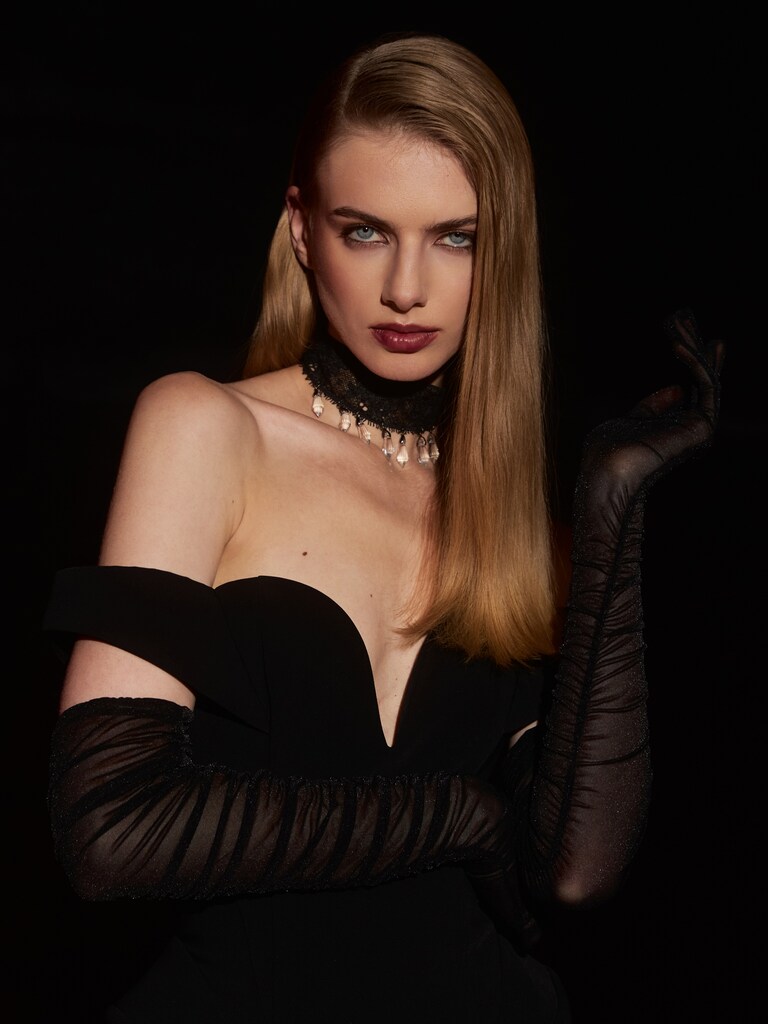 Long shiny fabric gloves