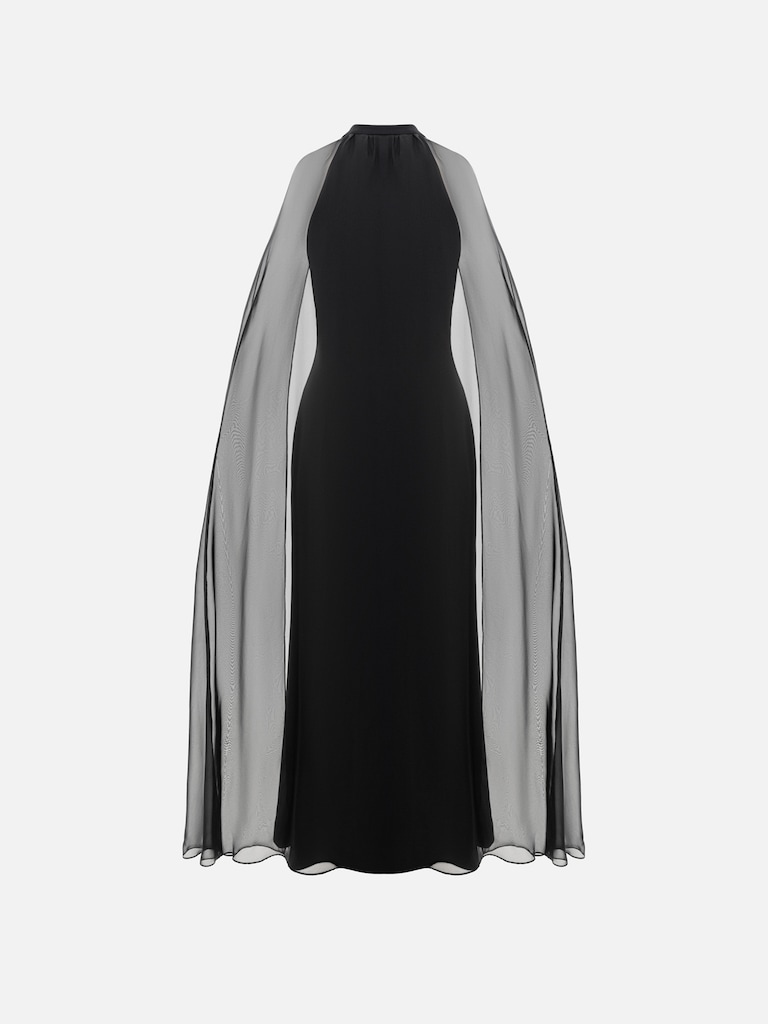 Robe longue avec une fleur sur le col et une cape légère