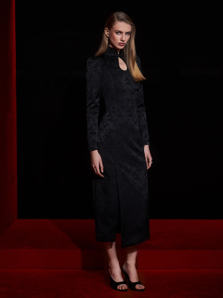 Robe midi ajustée en jacquard avec décolleté en goutte d'eau