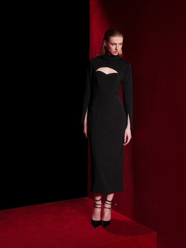 Midi dress with open shoulders