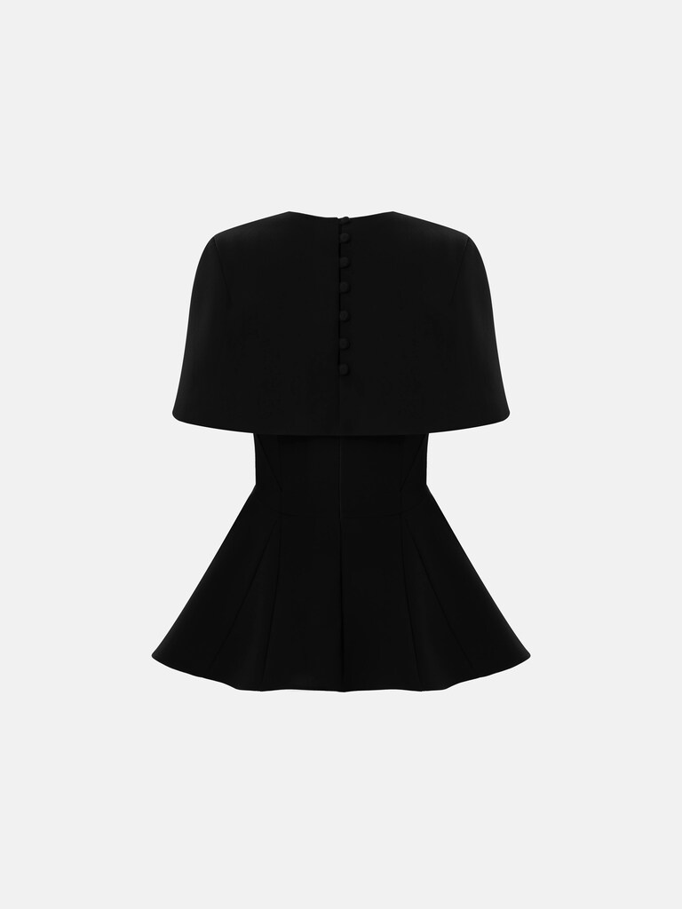 Приталенный топ с кейпом и баской