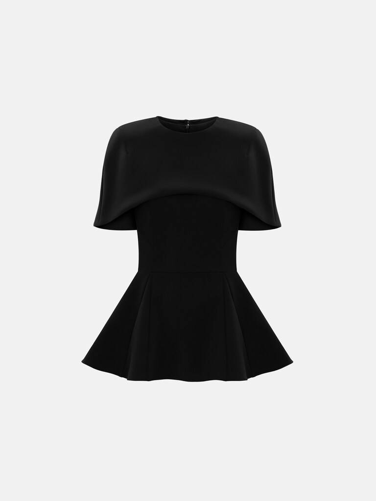 Приталенный топ с кейпом и баской