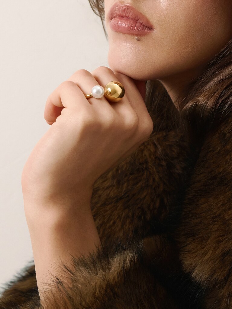 Асимметричное золотистое кольцо с жемчужиной