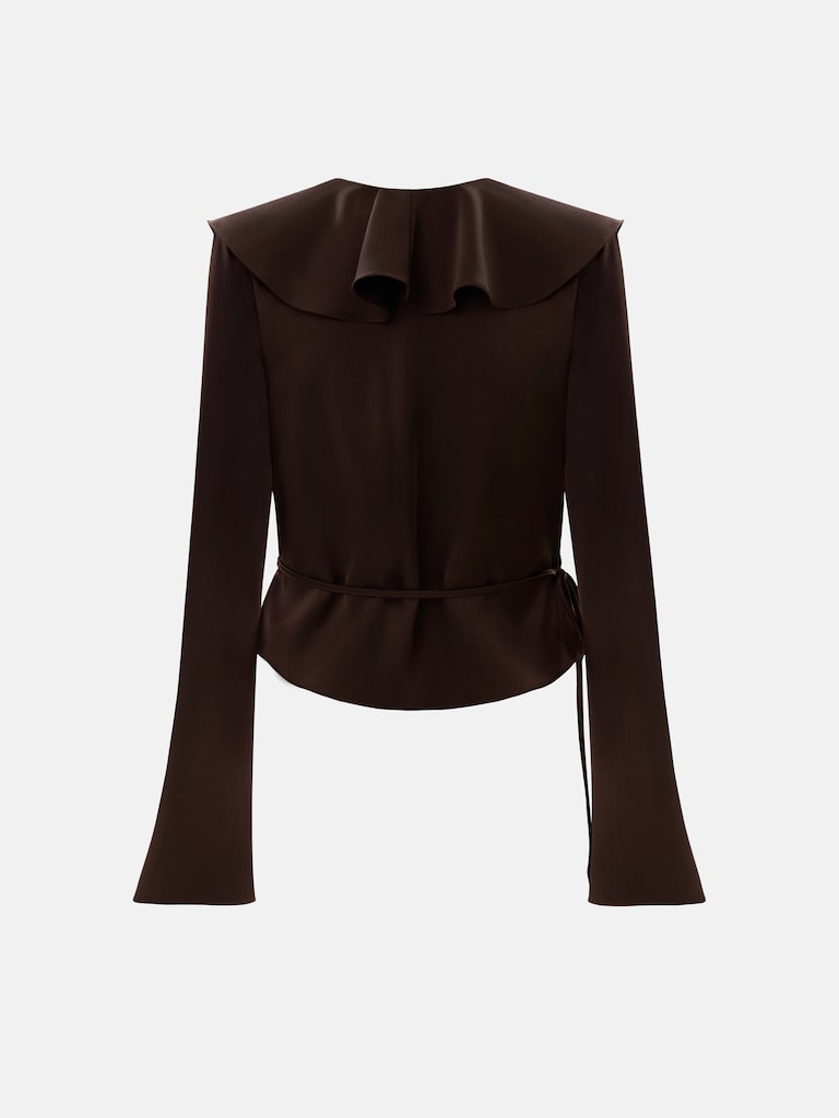 Блуза на запах из сатина с воланами на воротнике