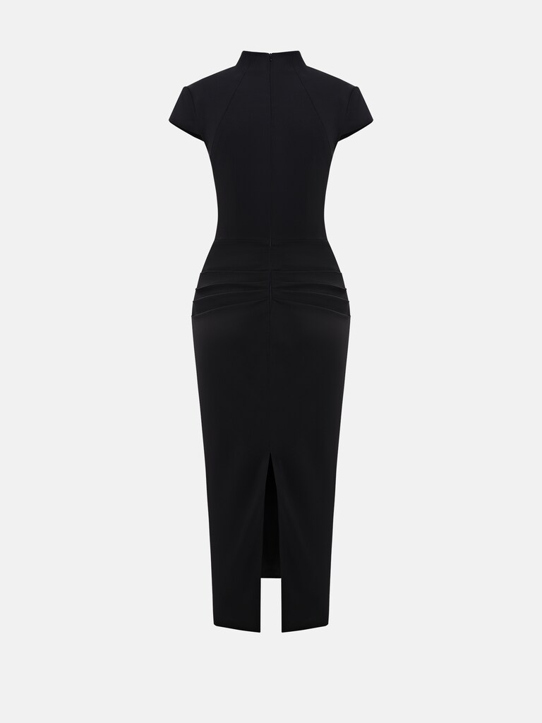Приталенное платье миди с фигурным вырезом и драпировкой на бедрах