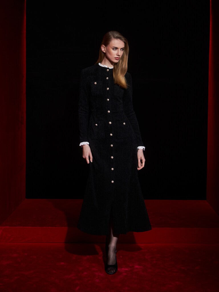 Платье миди из мягкой ткани с крупными пуговицами