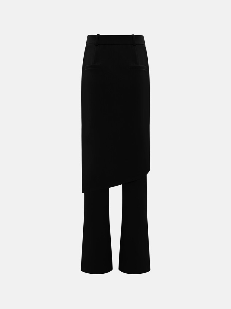 Свободные костюмные брюки с драпировкой на бедрах