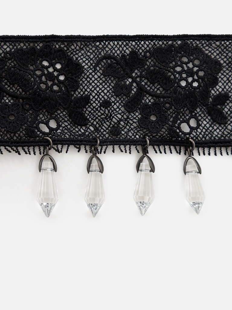 Wide lace choker with pendants